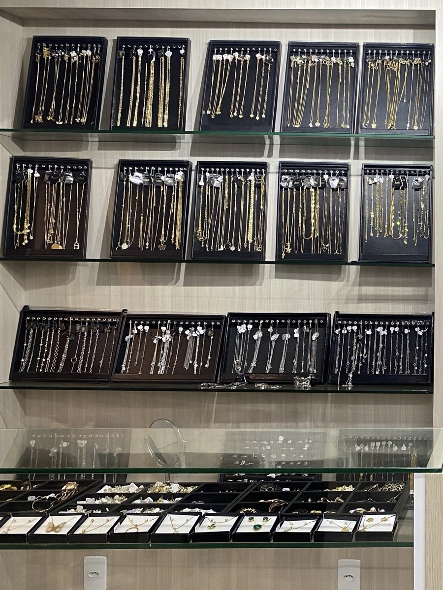Mostruário de semijoias LDR Jóias em detalhe